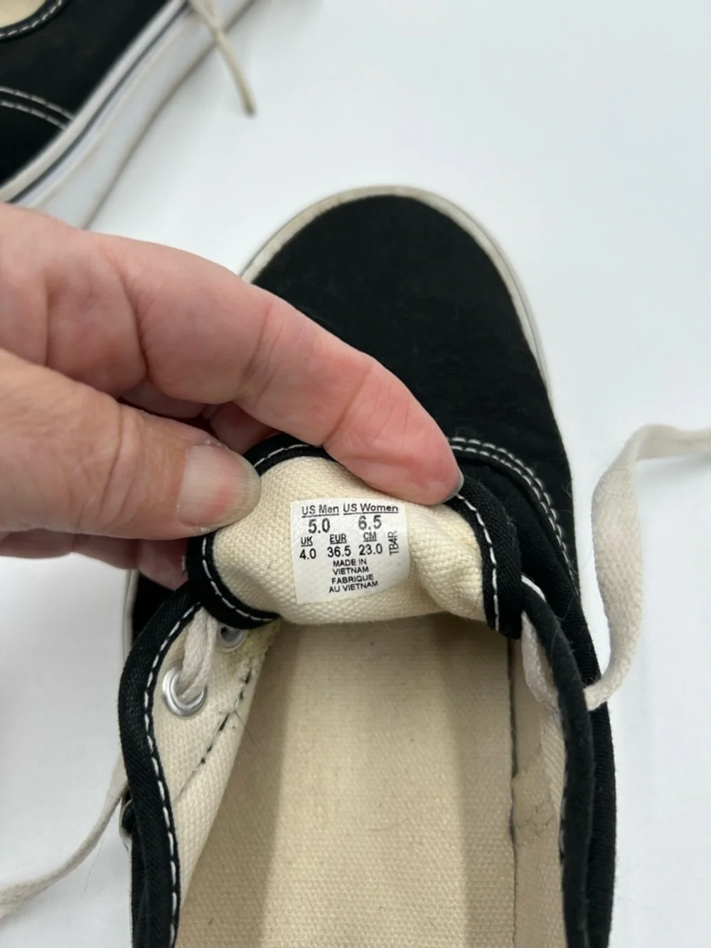 Unisex Vans Black and White Canvas Low-Top Sneakers 6.5